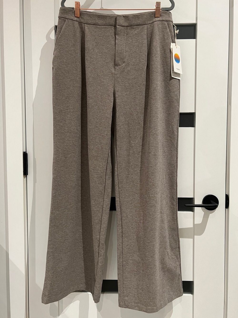 New: Vuori Elevation Trouser Dreamknit Move Pleated Pant Cobblestone Heather XL